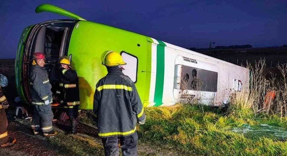 Volcó micro en la Ruta 51: Cuatro muertos y varios heridos en General La Madrid