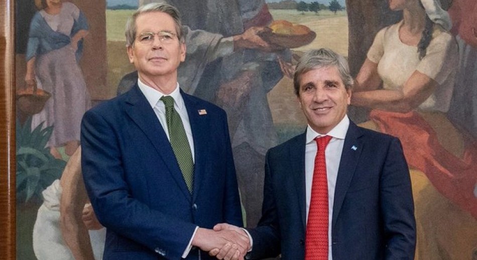 Caputo se reunió con con Bessent, que elogió el plan económico oficialista