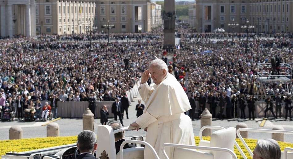 En su mensaje de Pascua, el Papa pidió por paz en Ucrania y en todo el mundo