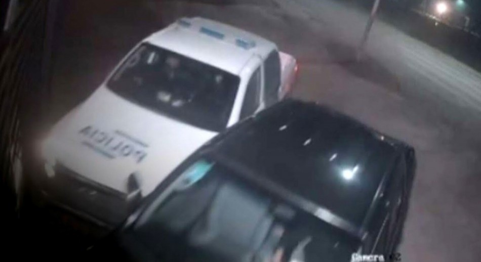 El padre del joven baleado por policías dijo que su hijo está 