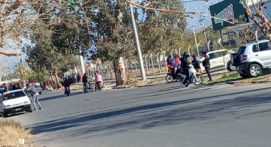 Más de 30 detenidos por saqueos en dos comercios en San Juan